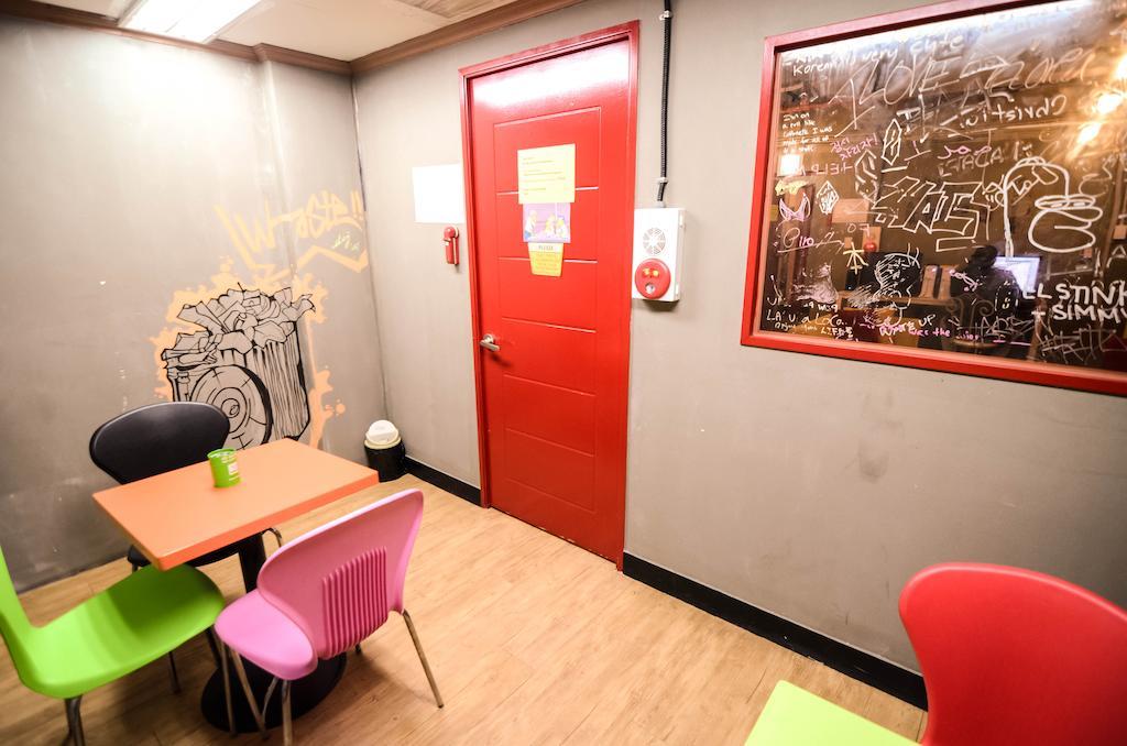 Kimchee Sinchon Guesthouse Сеул Экстерьер фото
