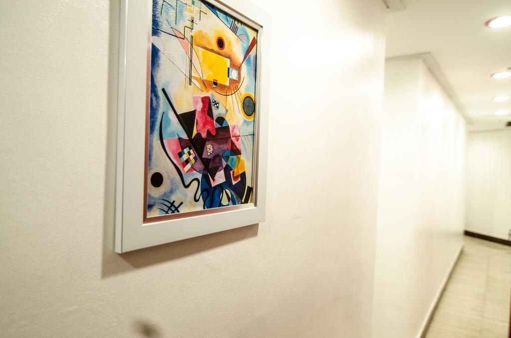 Kimchee Sinchon Guesthouse Сеул Экстерьер фото