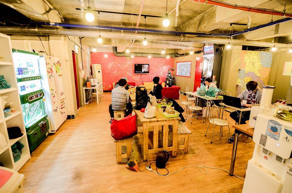 Kimchee Sinchon Guesthouse Сеул Экстерьер фото