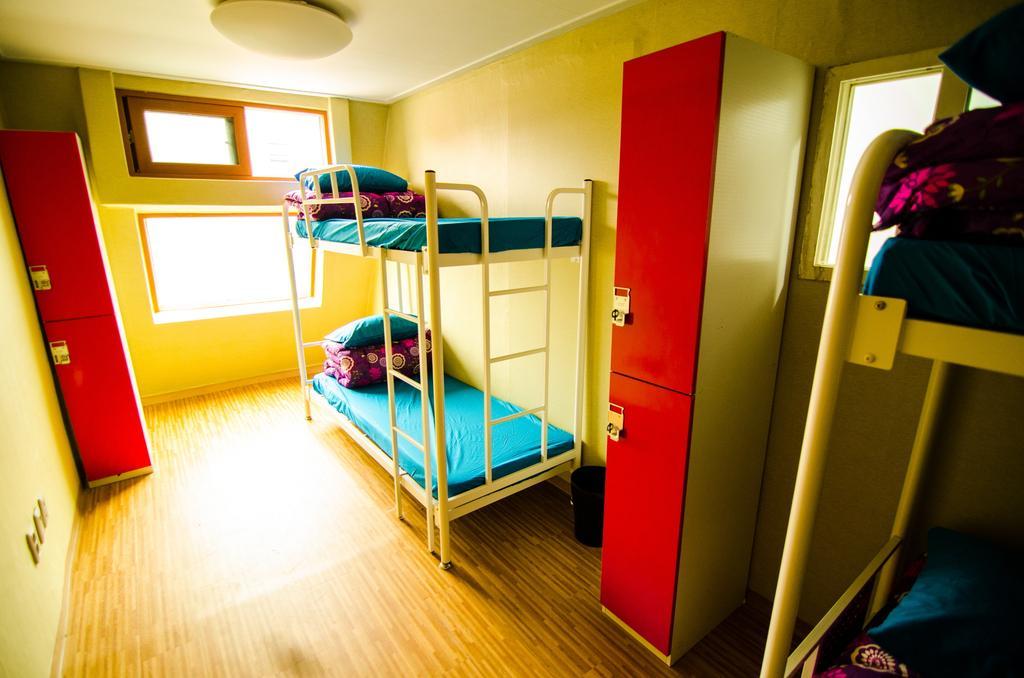 Kimchee Sinchon Guesthouse Сеул Номер фото