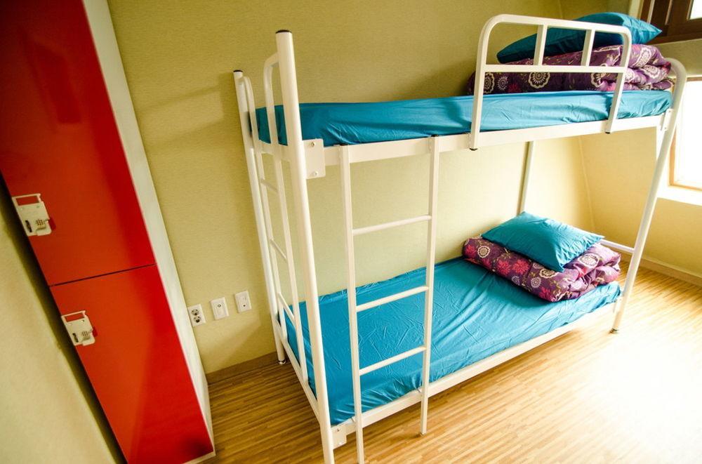 Kimchee Sinchon Guesthouse Сеул Экстерьер фото