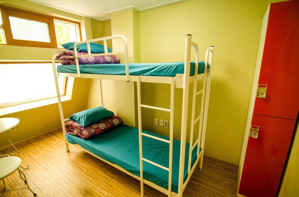 Kimchee Sinchon Guesthouse Сеул Экстерьер фото