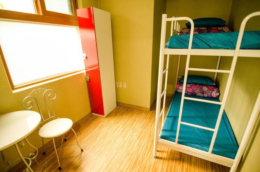 Kimchee Sinchon Guesthouse Сеул Экстерьер фото