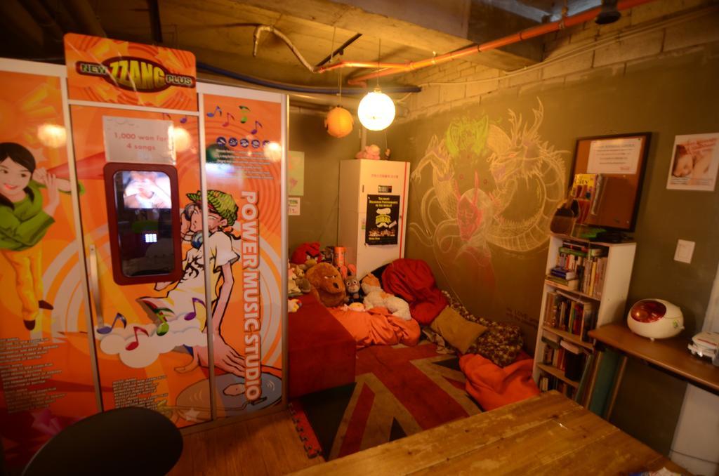 Kimchee Sinchon Guesthouse Сеул Экстерьер фото