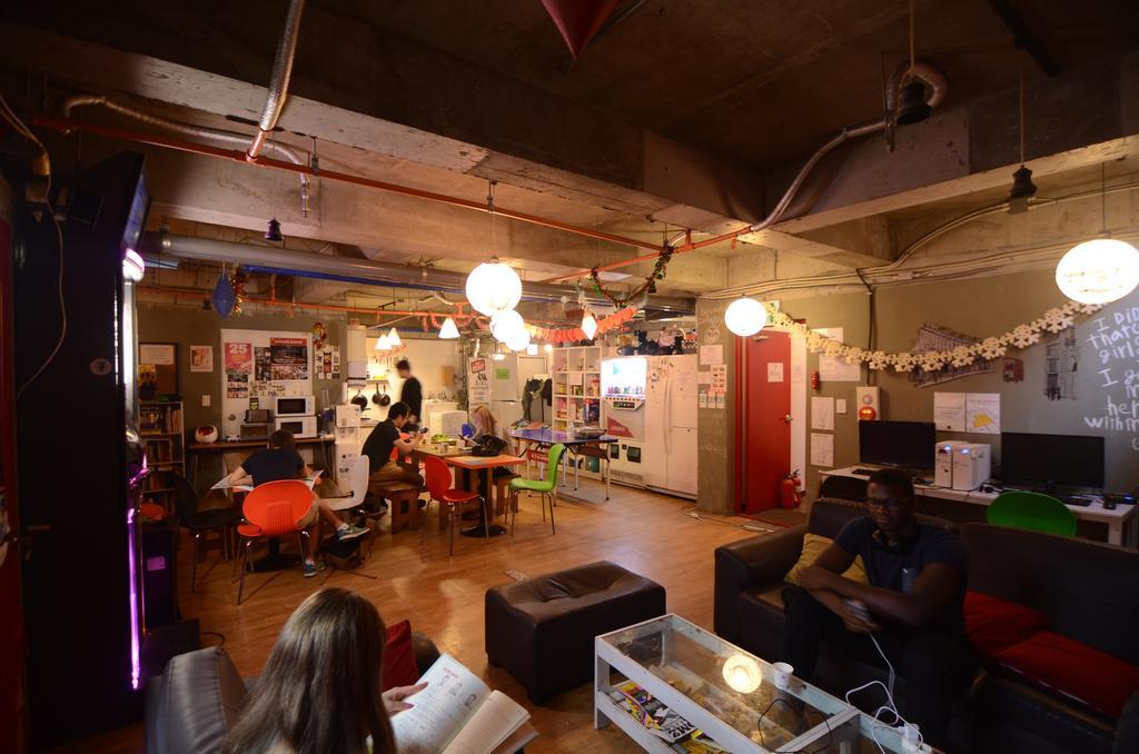 Kimchee Sinchon Guesthouse Сеул Экстерьер фото