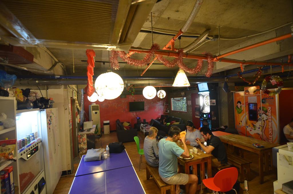 Kimchee Sinchon Guesthouse Сеул Экстерьер фото