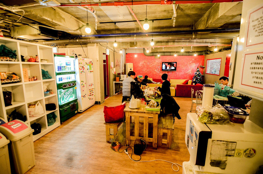 Kimchee Sinchon Guesthouse Сеул Экстерьер фото