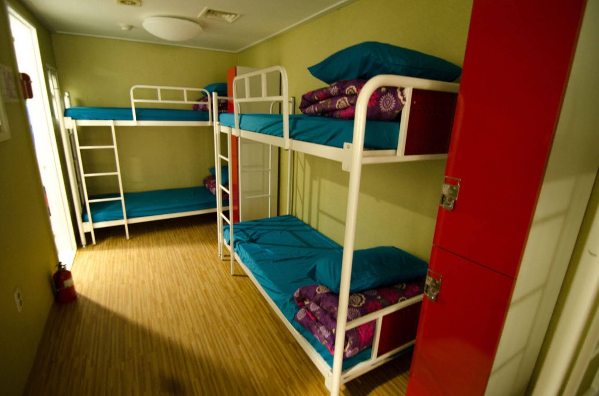 Kimchee Sinchon Guesthouse Сеул Экстерьер фото