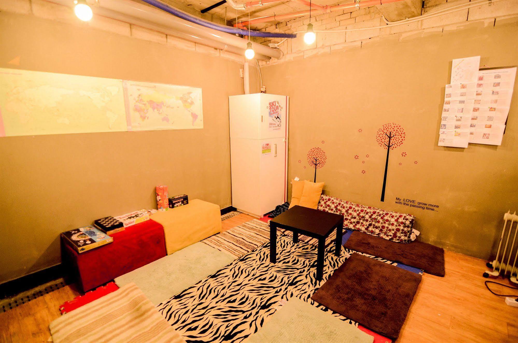 Kimchee Sinchon Guesthouse Сеул Экстерьер фото